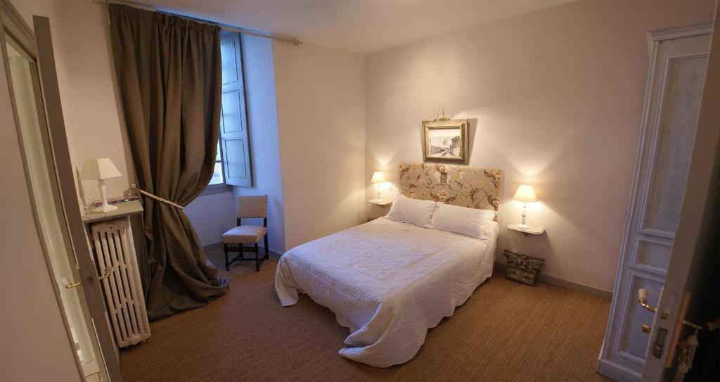 Chateau De Durtal Bed & Breakfast Room photo