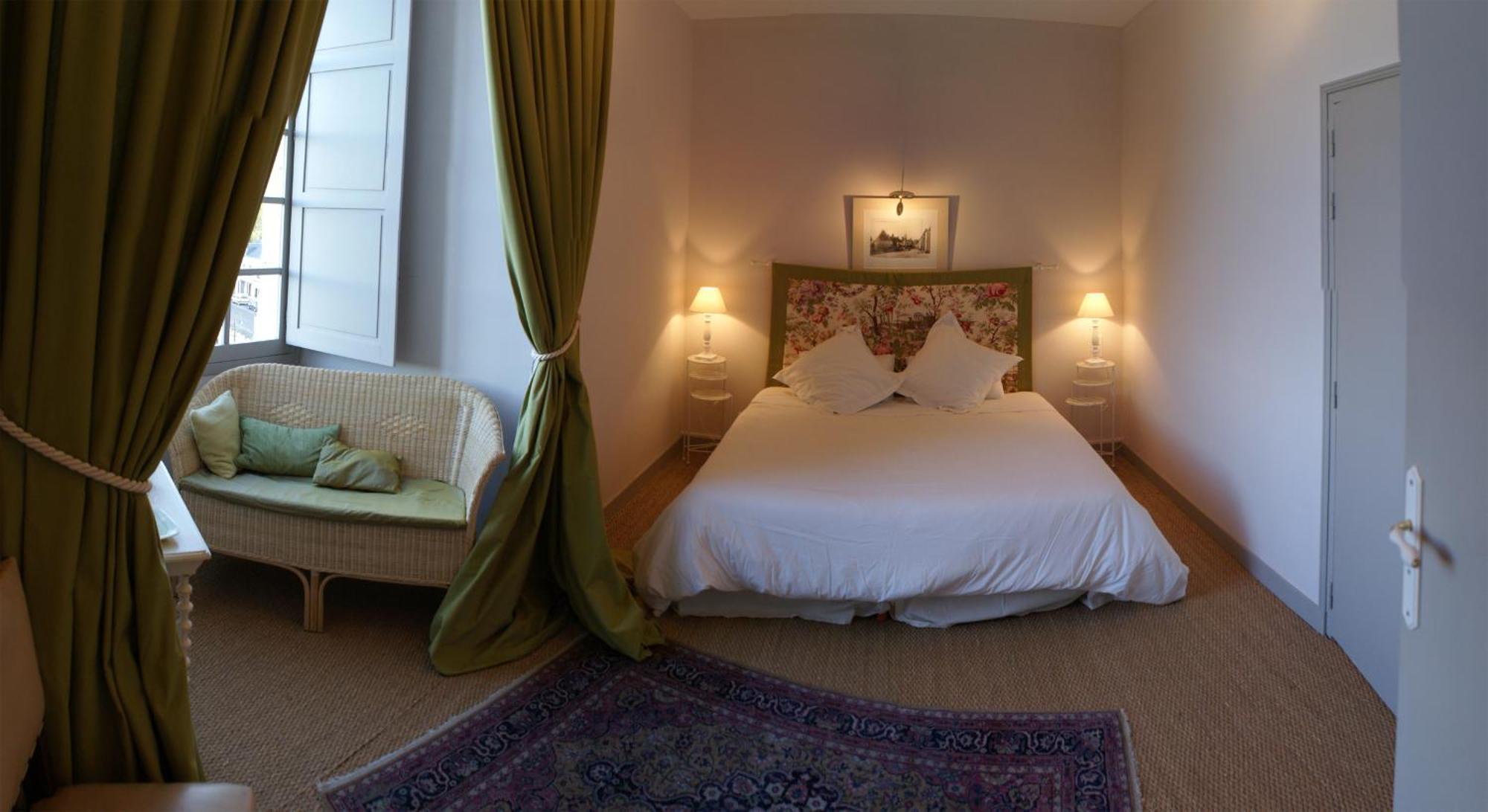 Chateau De Durtal Bed & Breakfast Exterior photo